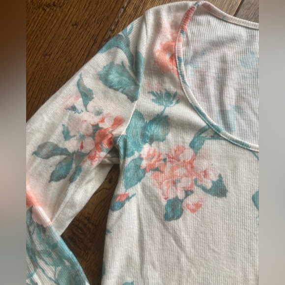 Soft Floral Long Sleeve | Kirra Large (Juniors/Teens/Kids) - Picture 3 of 6